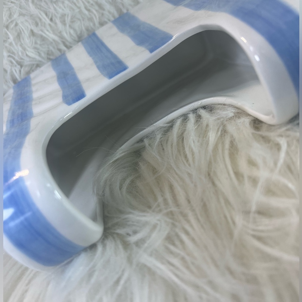 Nautical-Inspired White Ceramic Handbag with Blue Stripes - Elegant Home Décor - Picture 4 of 8